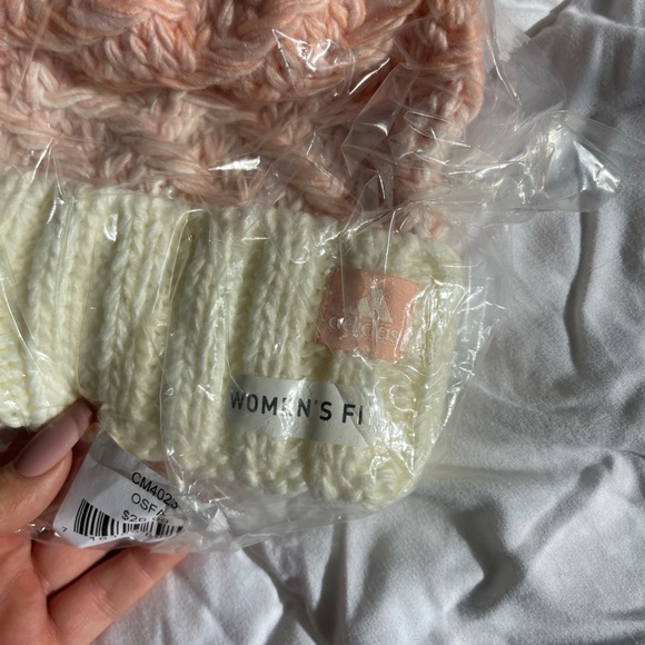 NWT pink and white adidas beanie - Picture 4 of 4